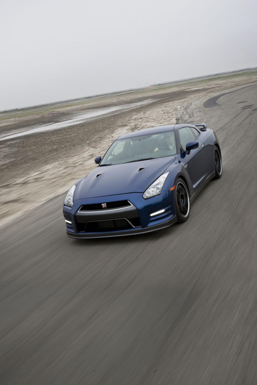  Nissan GT-R 2012 года  (US) (фото 68 из 74)